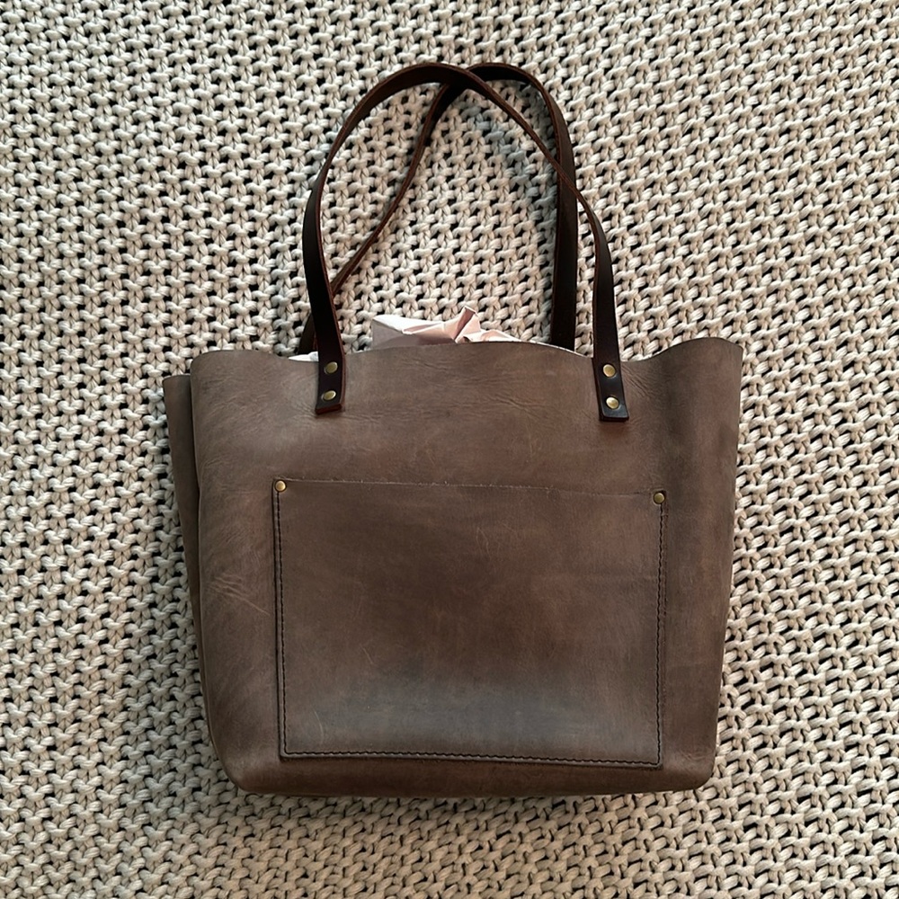 Portland leather goods large tote, true unicorn color groupie gray. 🦄